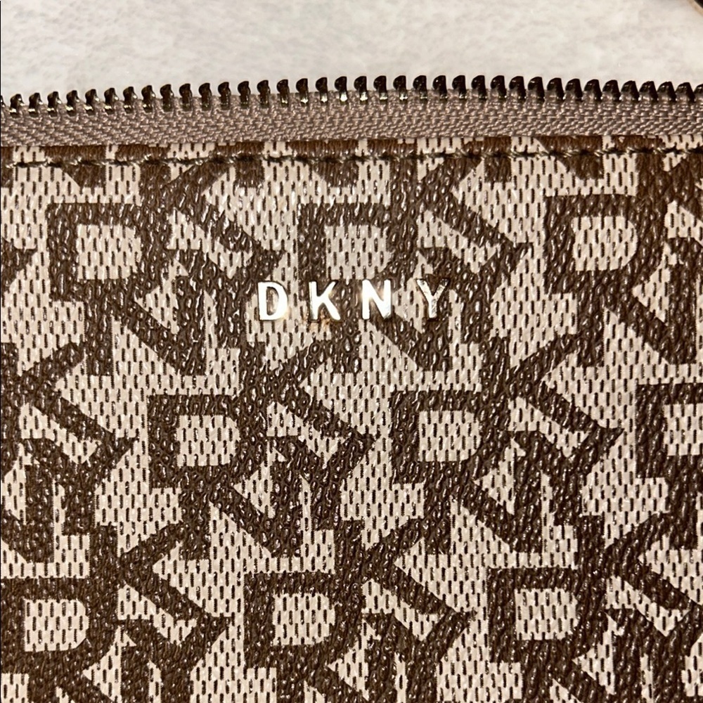 Dkny Brown Shoulder Bag with Geometric Pattern - Picture 4 of 4